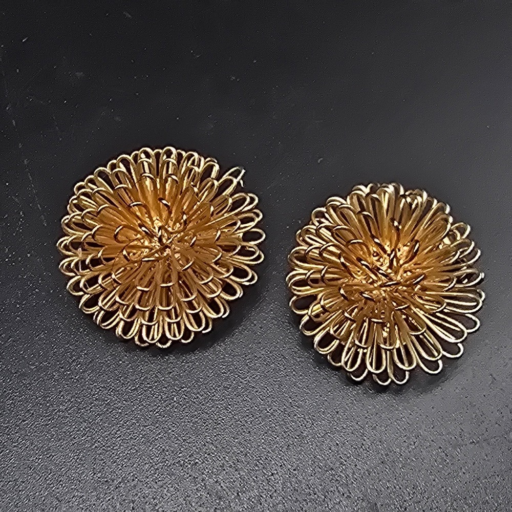 Gold Tone Dandelion Flower Clip On Earrings Loop Vintage Costume Jewelry